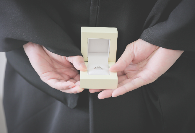 彼氏が「婚約指輪と結婚指輪の違い」を気にする理由が不安…|20代女性からの調査相談