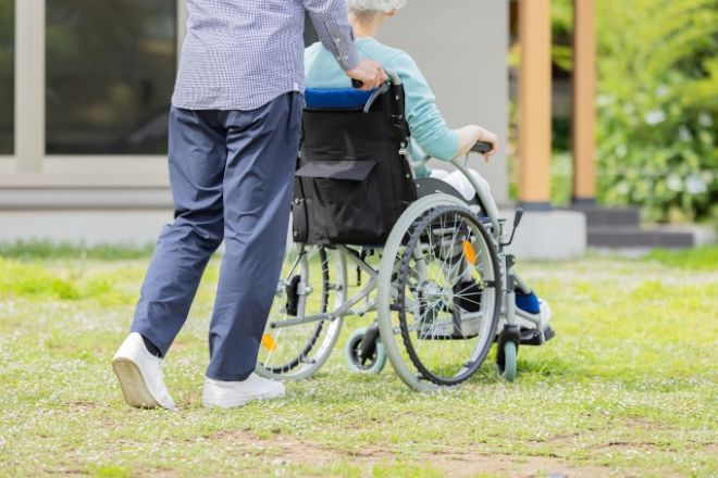 介護施設で母がセクハラ加害者に？実態を確かめるために探偵を依頼｜調査事例