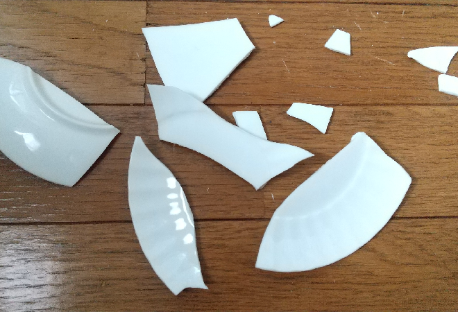 フリマアプリで出品したお皿が粉々に…|30代女性からの調査相談