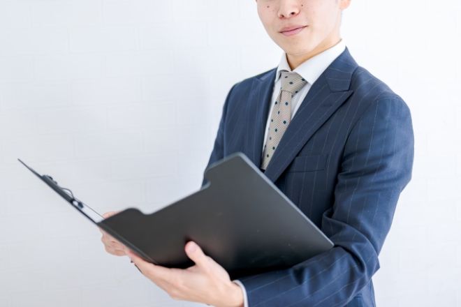 倒壊リスクの高い空き家の所有者が死亡、相続人もわからない…|自治体職員（40代男性）からの調査相談