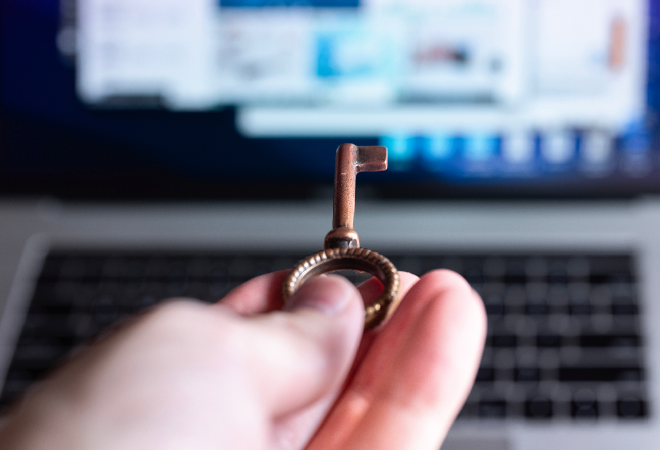 暗号資産関連企業で社員の情報漏洩疑惑…|40代管理職からの調査相談