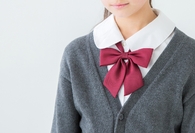 落ち込む女子高生。