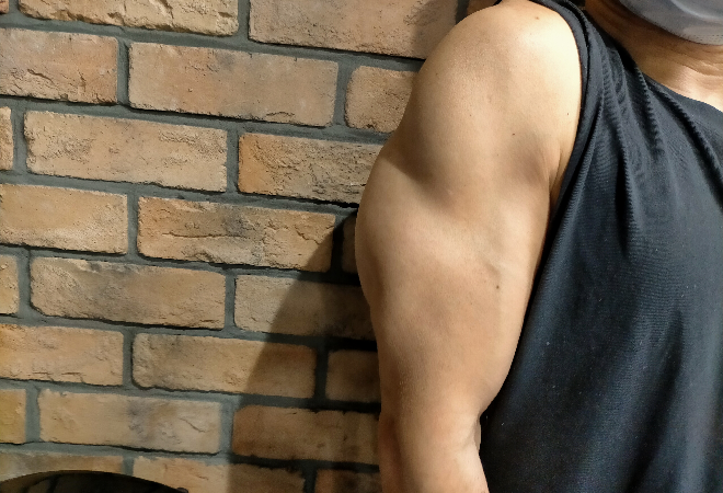 格闘家の上腕二頭筋。