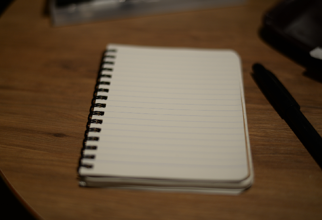 メモ帳とペン。