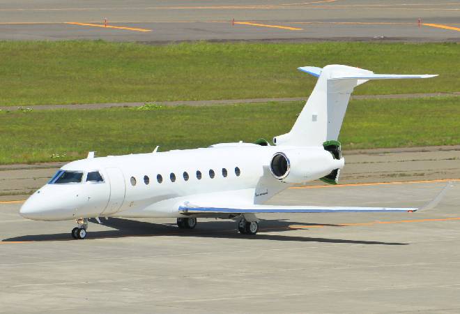 小型ジェット機の写真。